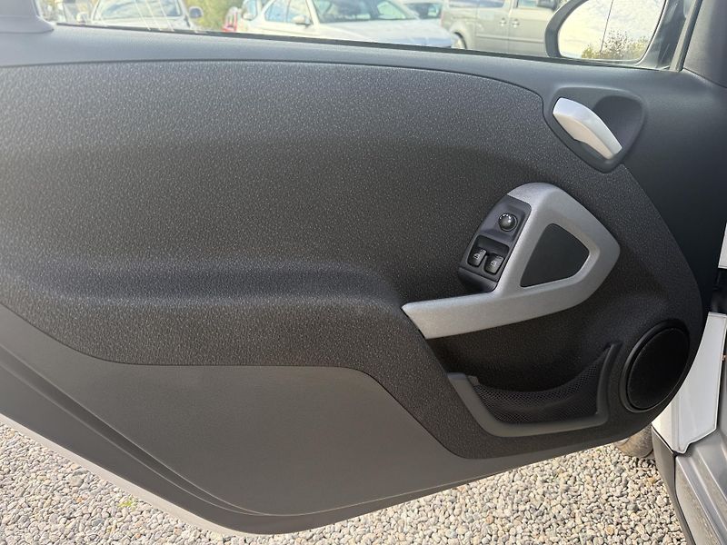 Smart Fortwo 1.0i MHD klima - fotka 15 z 17