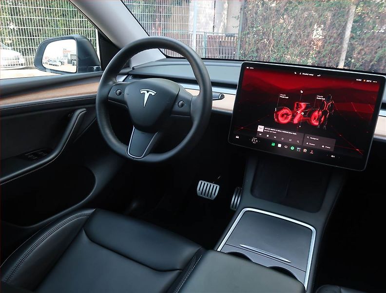Tesla Model Y (2022) Performance 79kWh - fotka 7 z 21