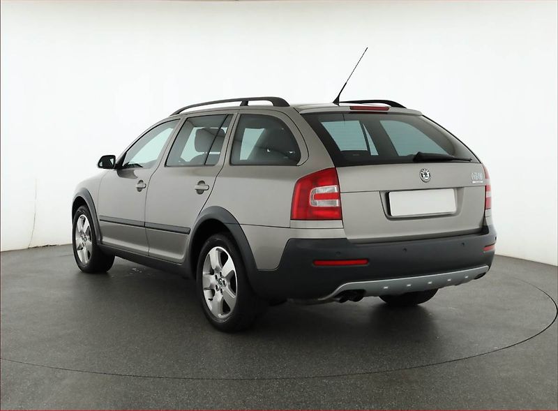 Škoda Octavia (2008) Scout 2.0 TDI, 4X4, ČR,1.maj - fotka 4 z 21