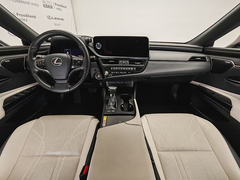 Lexus ES 300h Prestige Plus - fotka 14 z 49