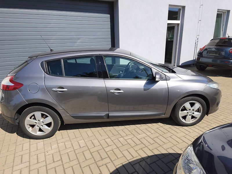 Renault Mégane (2009) 1,616V 81kW 6-ti kvalt!! - fotka 8 z 28