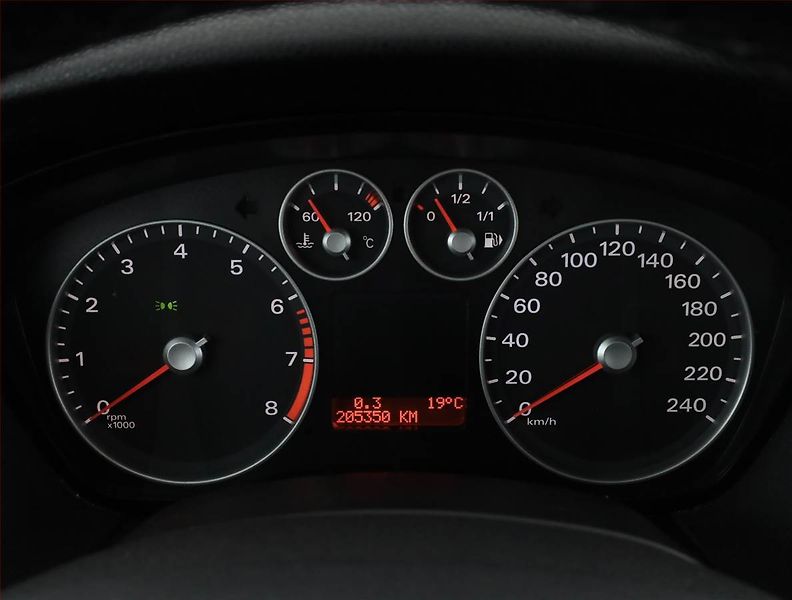 Ford Focus (2007) 1.6 16V, nová STK, Tažné - fotka 9 z 15
