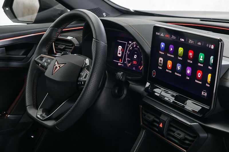 Cupra Formentor 2.0TSI 140kW DSG Matrix ZÁRUKA - fotka 17 z 37