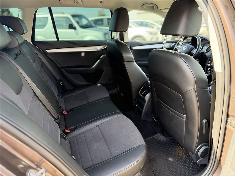 Škoda Octavia TDI DSG F1 NAVI, EL.KUFR - fotka 31 z 34