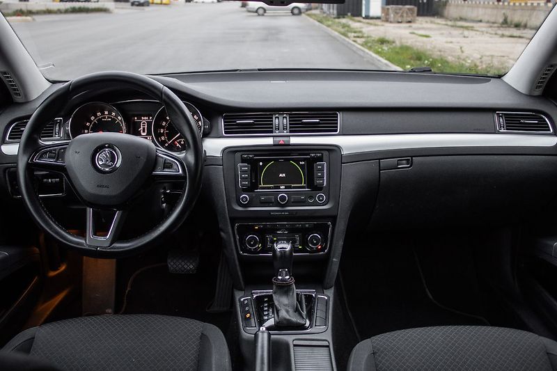 Škoda Superb - fotka 10 z 33