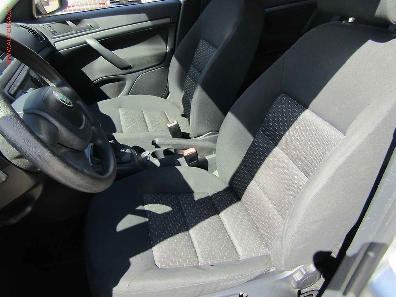 Škoda Octavia (2011) 1.4 16V, ČR, AC - fotka 9 z 12