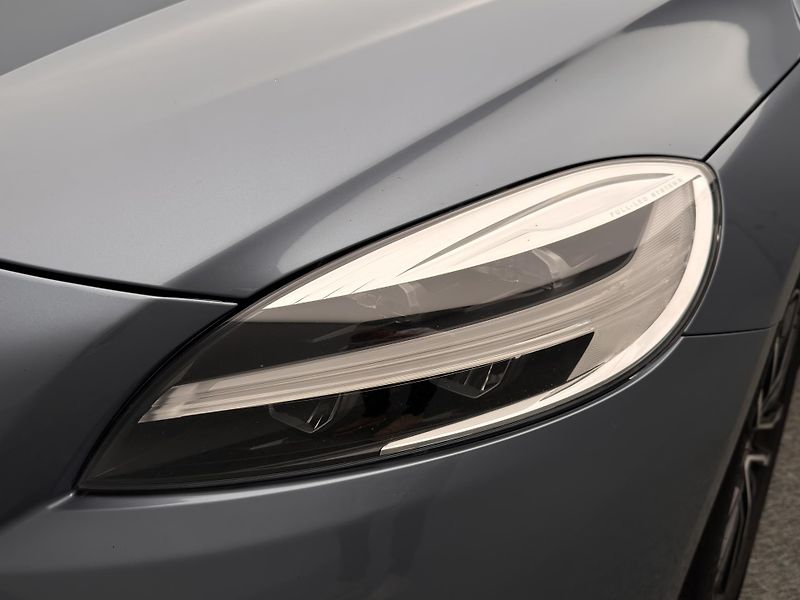Volvo V40 T2 MOMENTUM AUT  - fotka 17 z 41