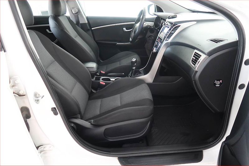 Hyundai i30 (2015) 1.6 CRDi, Tempomat - fotka 9 z 16