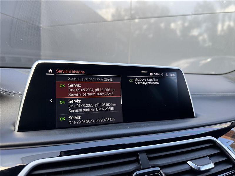 BMW Řada 7 3,0 740Ld xDrive M-Paket AT DP - fotka 27 z 45