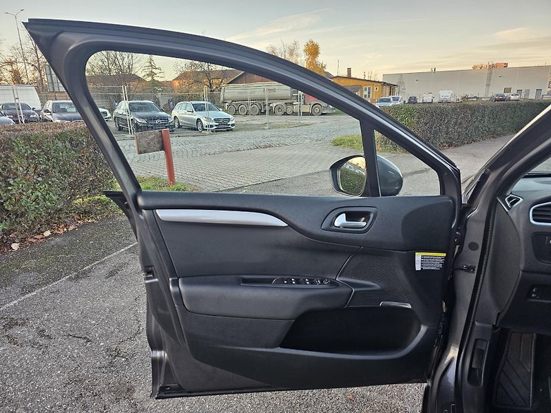 Citroën C4 (2016) 1.2 81kW SHINE,81 000 KM !!! - fotka 15 z 47