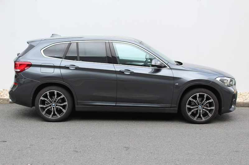 BMW X1 xDrive18d, Mpaket - fotka 3 z 22