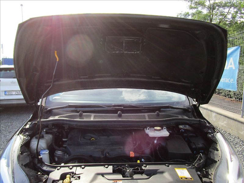 Ford S-MAX 1.5 EcoBoost, aut. klima, LED - fotka 44 z 44