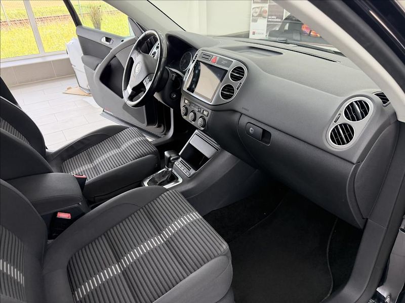Volkswagen Tiguan 2,0 TDI,DSG 4Motion,Sport,CZ - fotka 19 z 24