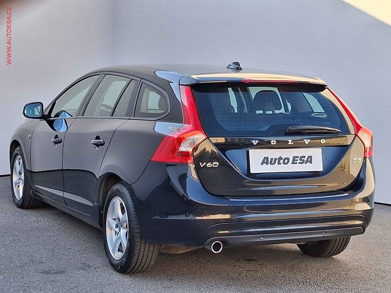 Volvo V60 (2014) 2.0 D3, AC, navi, park.asist - fotka 6 z 16