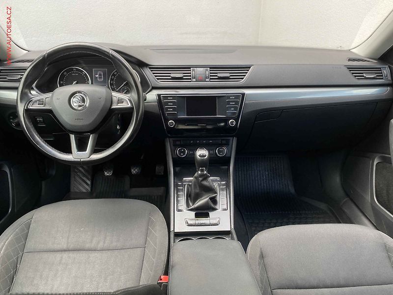 Škoda Superb (2015) 2.0 TDi, ČR, Active - fotka 8 z 16