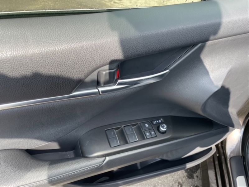 Toyota Camry 2,5 Hybrid Prestige AT - fotka 11 z 11