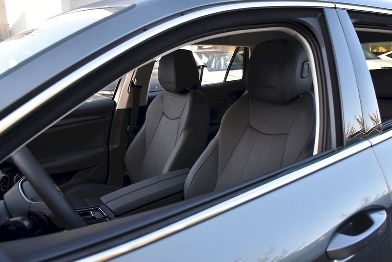 Škoda Superb (2026) Combi Laurin & Klement 2,0 TDI - fotka 37 z 45