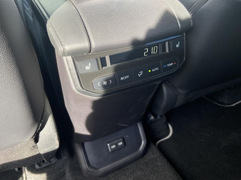 Toyota Highlander 2.5 HSD e-CVT AWD Executive JB - fotka 24 z 25