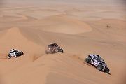 Účastníci Rallye Dakar zdolávají obrovské duny