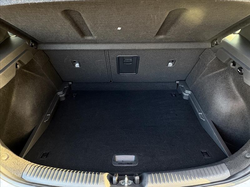 Hyundai i30 1,5 i CVVT  HB Smart - fotka 9 z 17