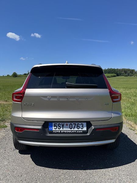 Volvo XC40 (2022) B3 FWD AUT PLUS 1. MAJITEL - fotka 5 z 23