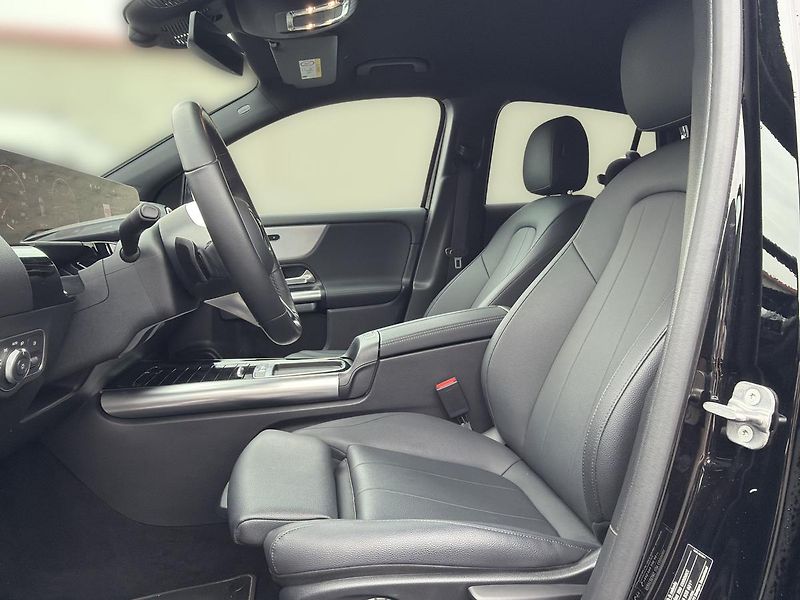 Mercedes-Benz GLA 200d 4MATIC - fotka 13 z 16