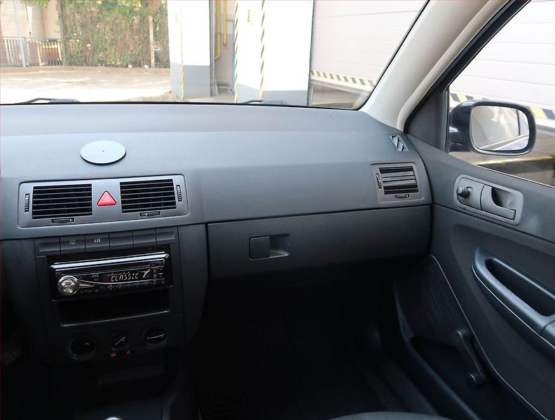 Škoda Fabia (2005) 1.2 12V, Tažné, Klima - fotka 8 z 14