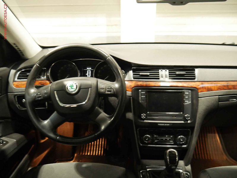 Škoda Superb (2009) 2.0 TDi 4x4, ČR, Bixenon - fotka 11 z 20