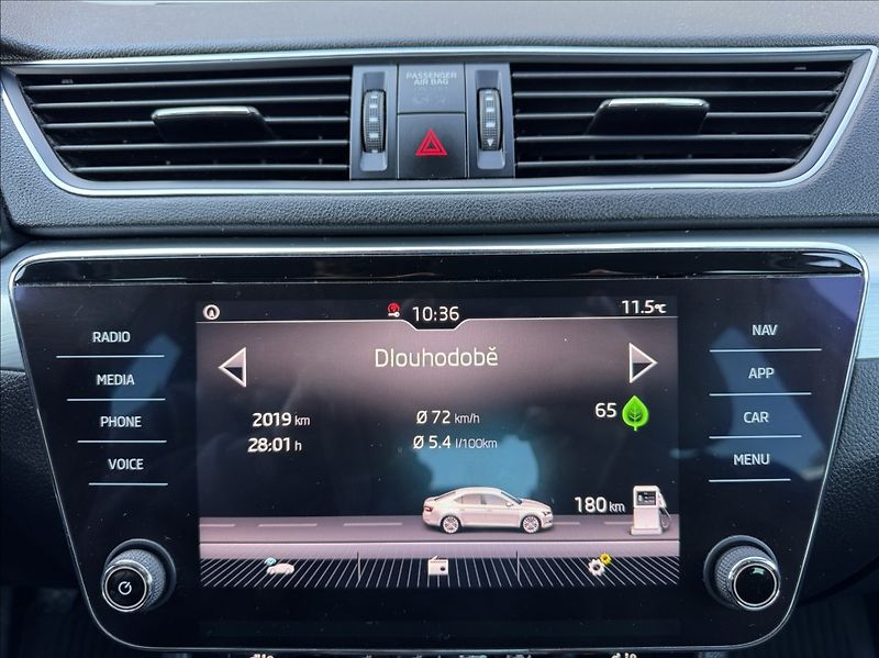 Škoda Superb 2,0 TDI 140kW ACC - fotka 41 z 50