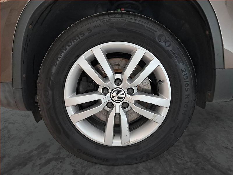 Volkswagen Tiguan (2012) 2.0 TDI, Serv.kniha - fotka 15 z 19