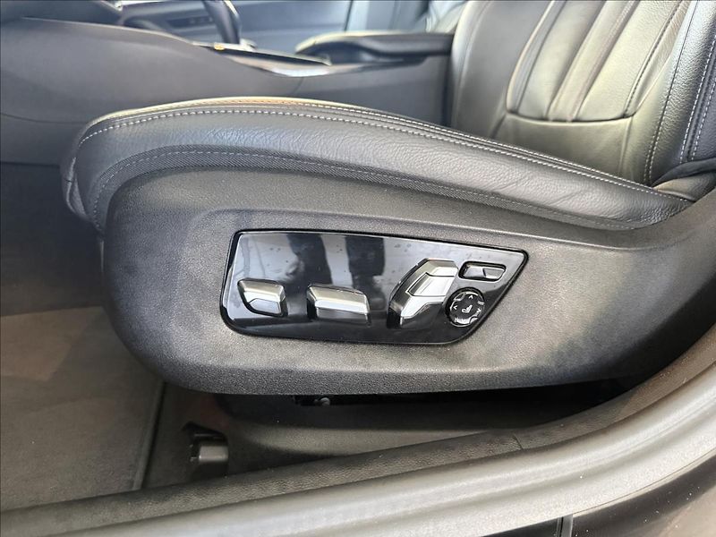 BMW Řada 5 3,0   530xDrive,Mpaket,4x4,Las - fotka 35 z 45