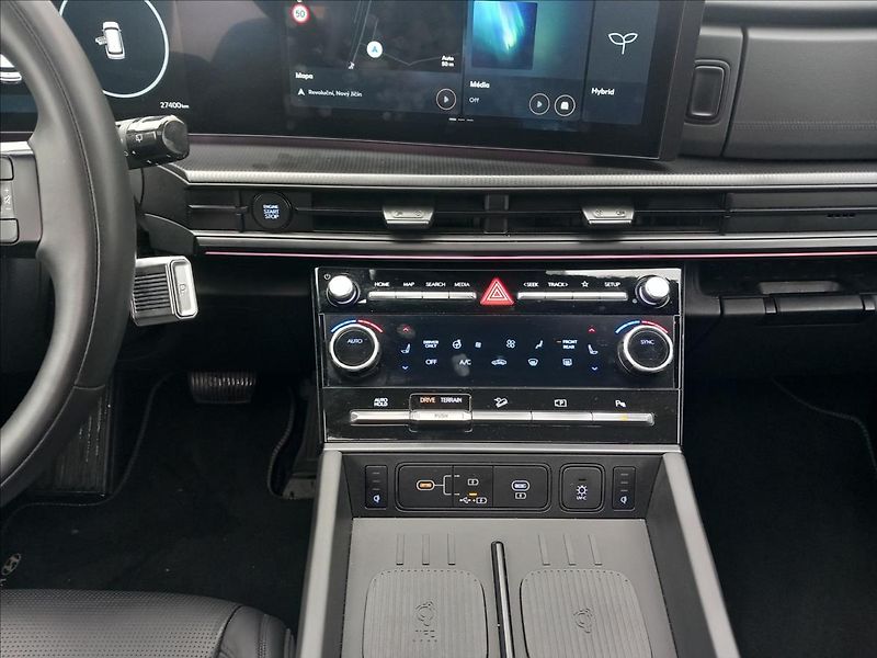 Hyundai Santa Fe 1,6 T-GDI HEV 4x4  CALLIGRAPHY - fotka 12 z 28