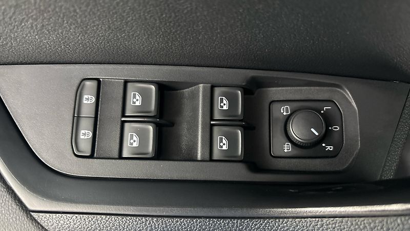 Škoda Karoq 1.5 TSI DSG Style - fotka 22 z 28