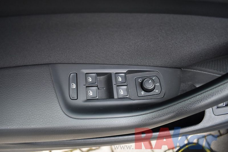 Volkswagen Passat Variant (2023) Business 2,0 TSI automat - fotka 9 z 34