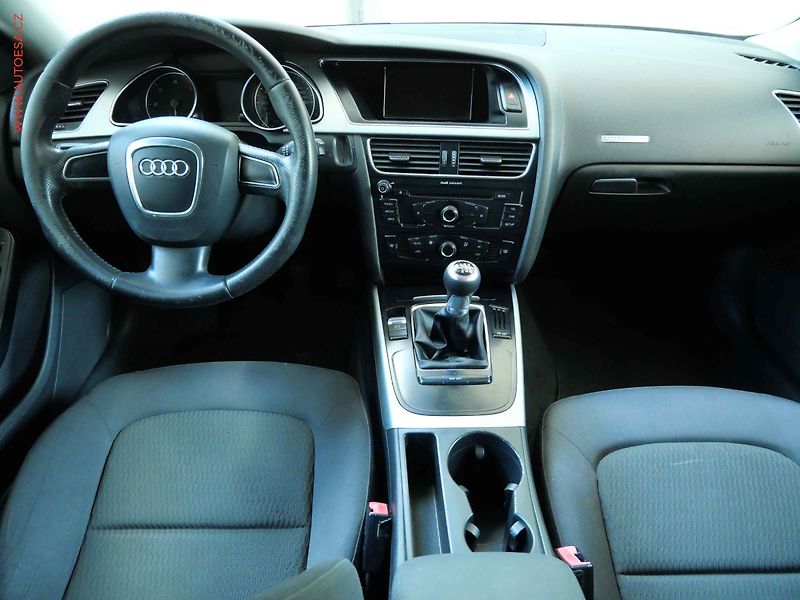 Audi A5 (2010) 2.0TDi, AC, park.čidla - fotka 8 z 16