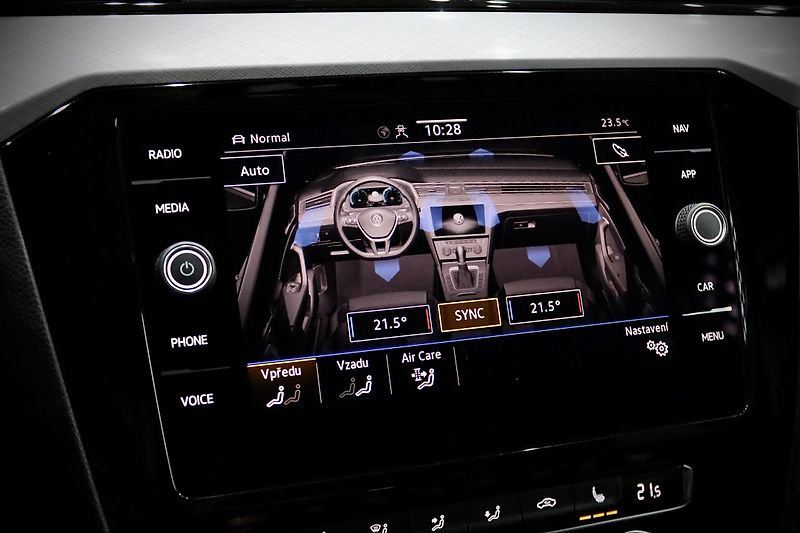 Volkswagen Passat B8 FL Var. 2.0 TSI 140 kW DSG - fotka 44 z 46