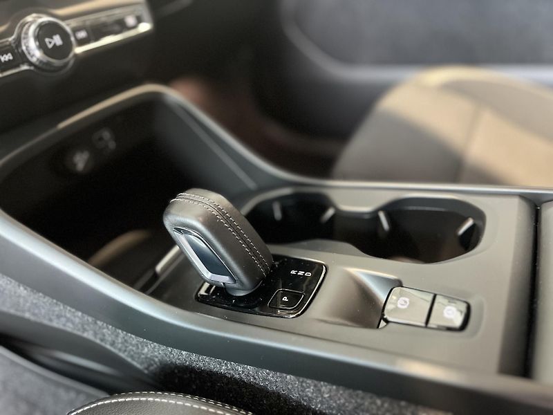 Volvo XC40 (2024) D3 AWD MOMENTUM - fotka 11 z 15