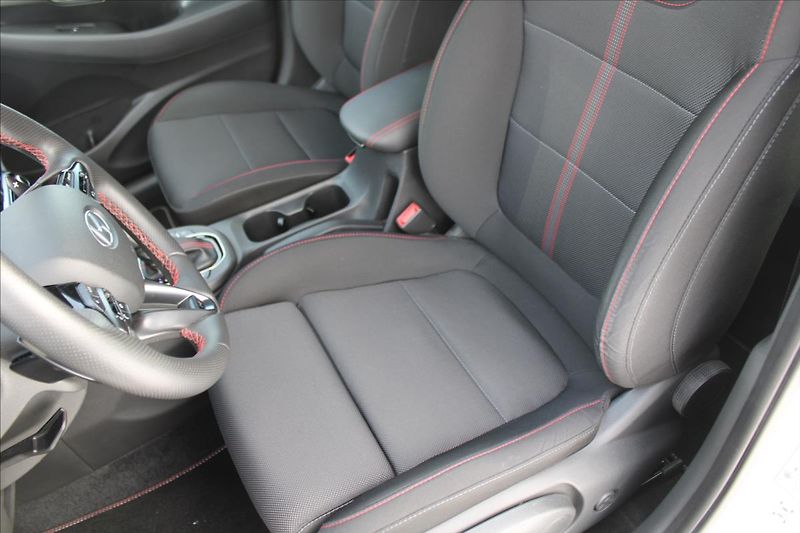 Hyundai i30 1,5 TGDI  1MAJ,AT,NLINE,ZÁRUKA - fotka 27 z 35