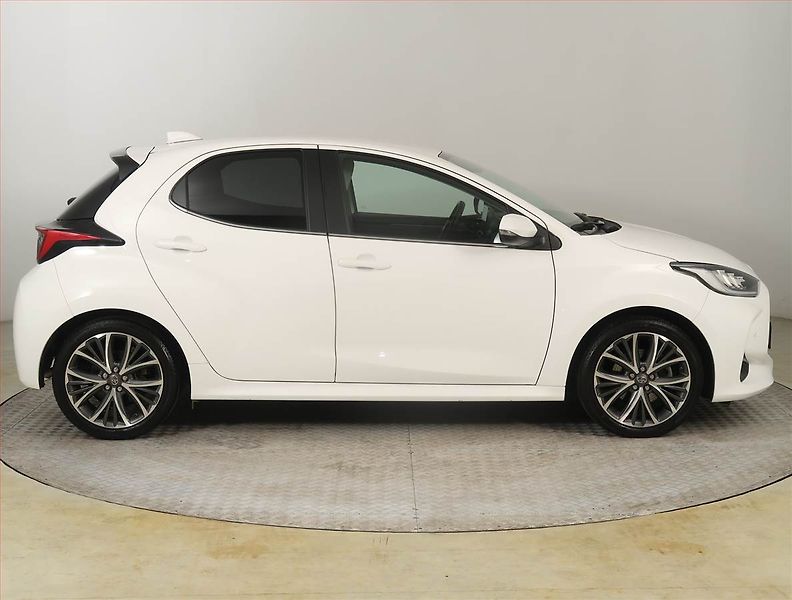 Toyota Yaris (2022) Executive 1.5 VVT-i Hybrid - fotka 6 z 21