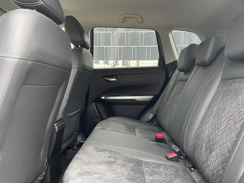 Suzuki Vitara (2020) 1.4 BoosterJet 103 kW LIMITED - fotka 14 z 33