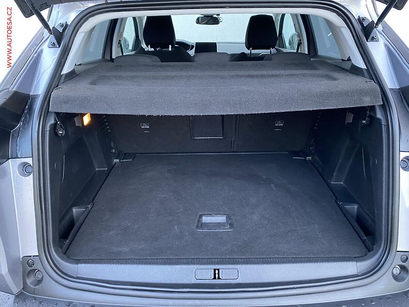 Peugeot 3008 (2018) 1.2PT, 1.maj,ČR, AT, TZ - fotka 7 z 18