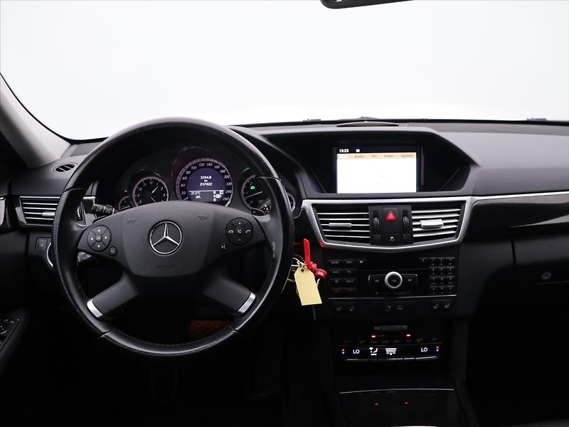 Mercedes-Benz Třídy E 3,0 350CDI 170kW CZ Avantgarde - fotka 27 z 35