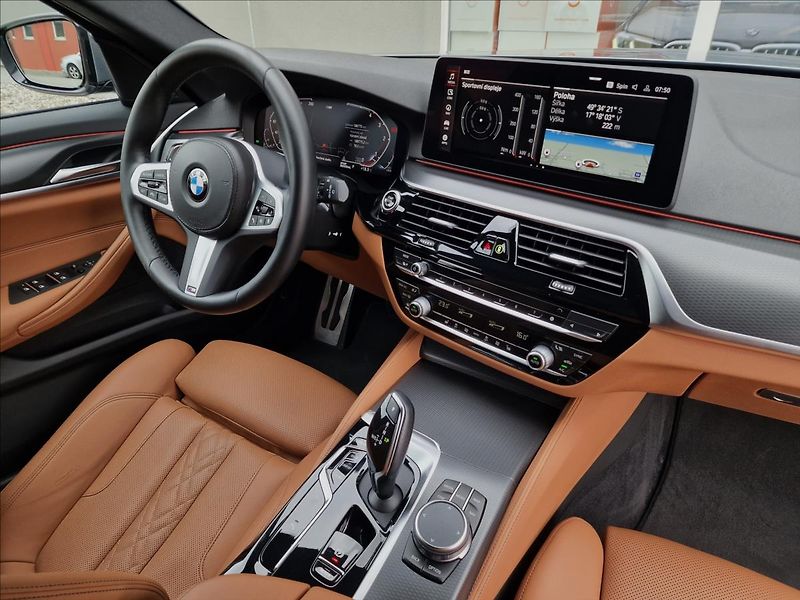 BMW Řada 5 520d Xdrive M-Sport ČR,1.Maj. - fotka 38 z 50