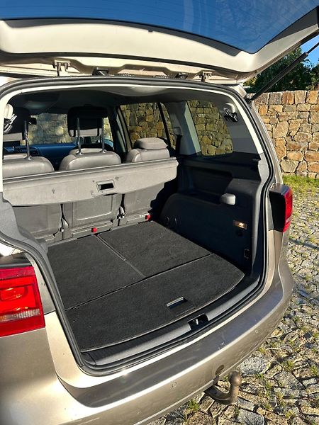 Volkswagen Touran (2012) - fotka 13 z 27