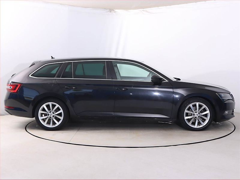 Škoda Superb (2017) 2.0 TDI, Serv.kniha, Kůže - fotka 6 z 19