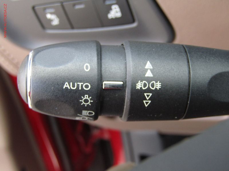 DS Automobiles DS4 (2012) 2.0 HDi, Navi, kůže - fotka 13 z 20