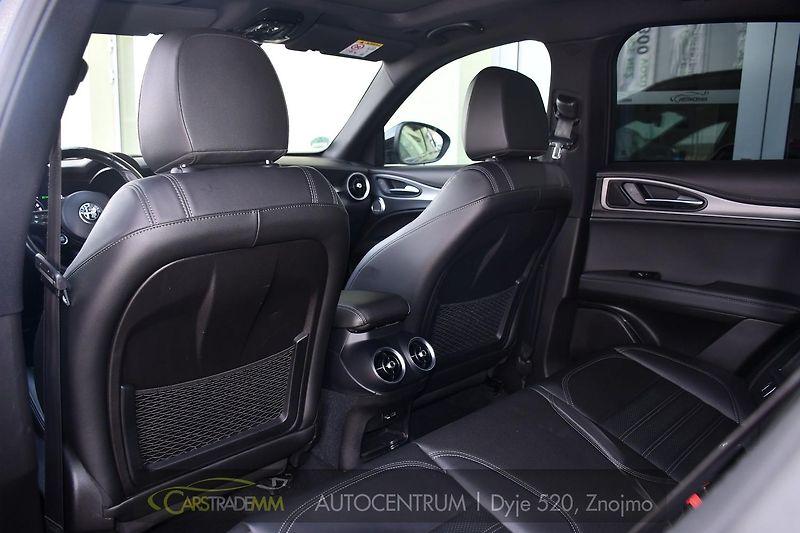 Alfa Romeo Stelvio 2.2D VELOCE Q4 H&K PANOR TAŽNÉ - fotka 12 z 53