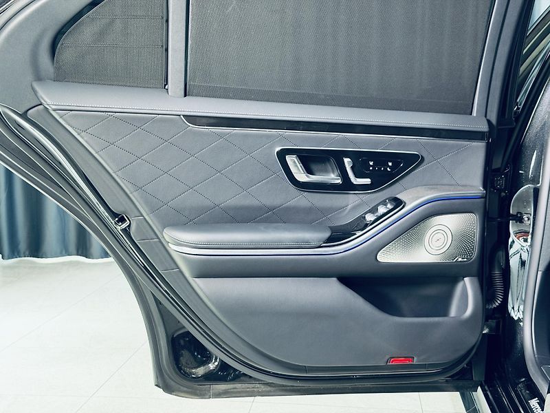Mercedes-Benz Třídy S (2021) 400d*4M*AMG*TV*LONG*MAX*TOP - fotka 32 z 49