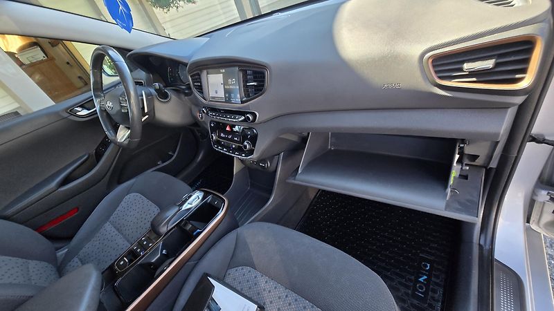 Hyundai Ioniq ELECTRIC DRIVE 88KW STYLE  - fotka 25 z 48
