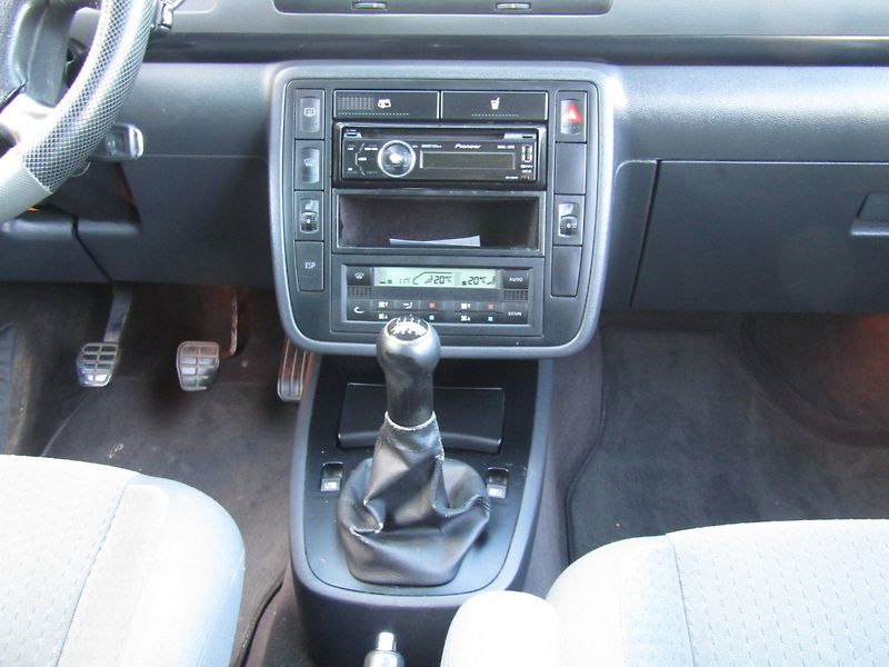 Volkswagen Sharan (2004) 1.9 TDI 85kW 7 SEDADEL - fotka 17 z 35